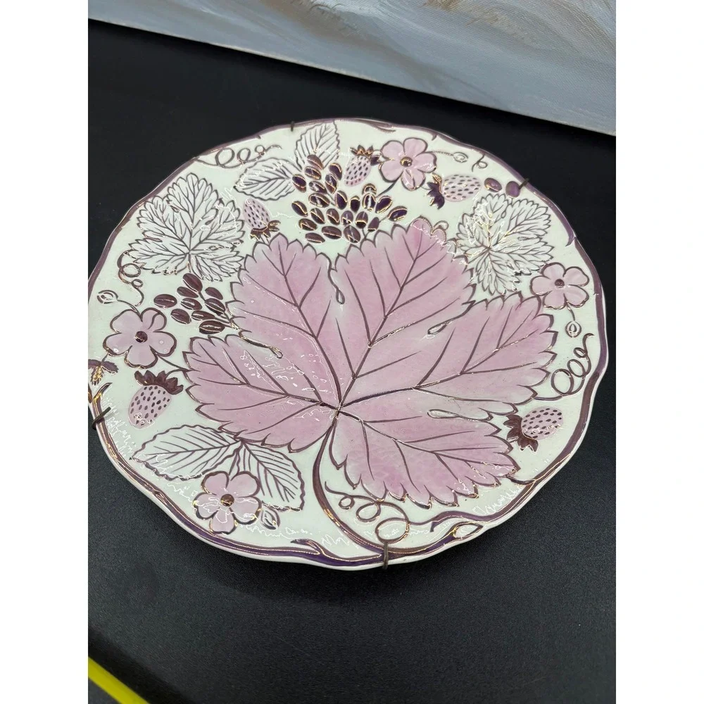 Wedgwood Etruria England Pink Leaf Grapes Strawberry Decorative Plate 9 Inch